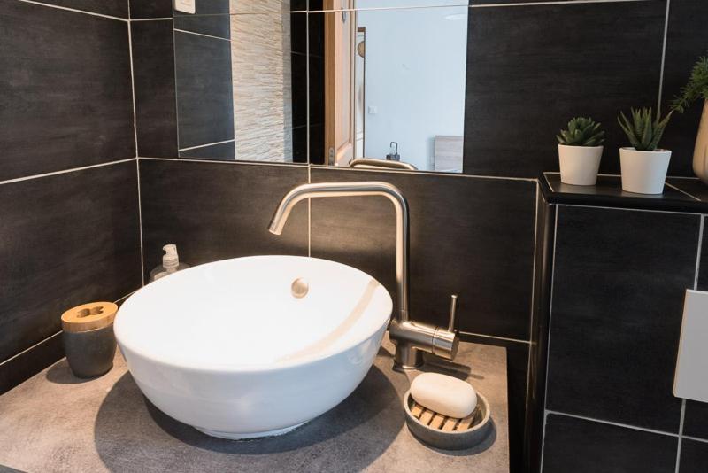 Charming One-Of-A-Kind Apartment. 생투앙 외부 사진